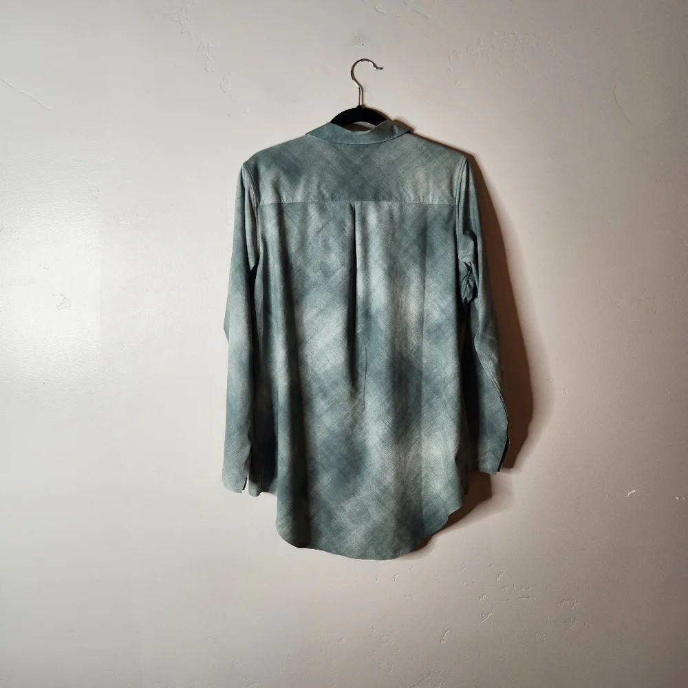 ATHLETA Urbanite Top Long Sleeve Button Up Shirt Size Medium - Picture 4 of 7